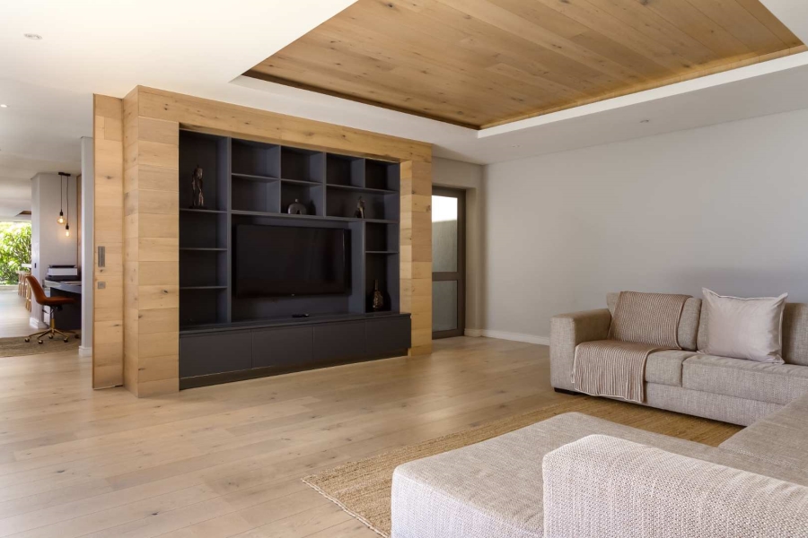 5 Bedroom Property for Sale in Fresnaye Western Cape